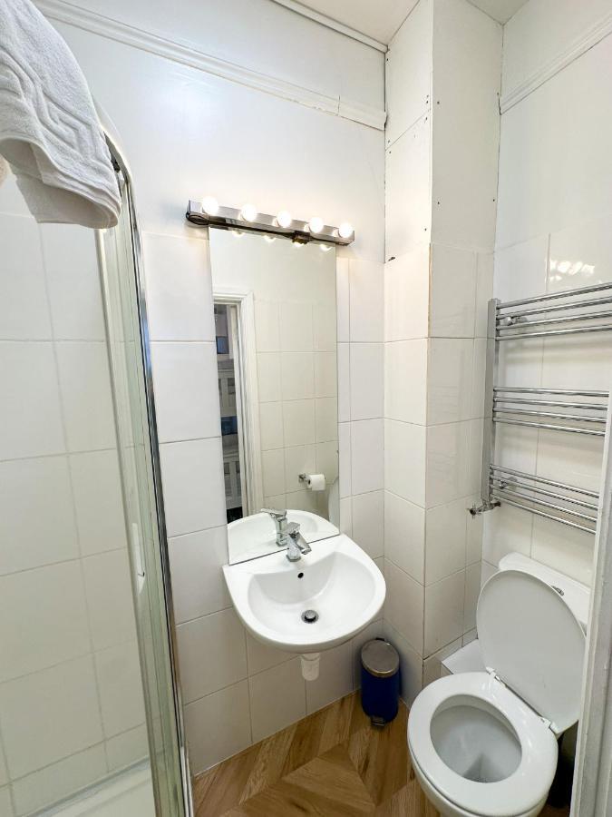 Pink Door Guesthouse Лондон Экстерьер фото