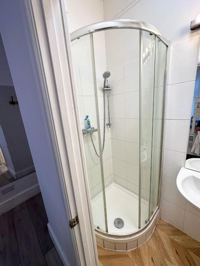 Pink Door Guesthouse Лондон Экстерьер фото